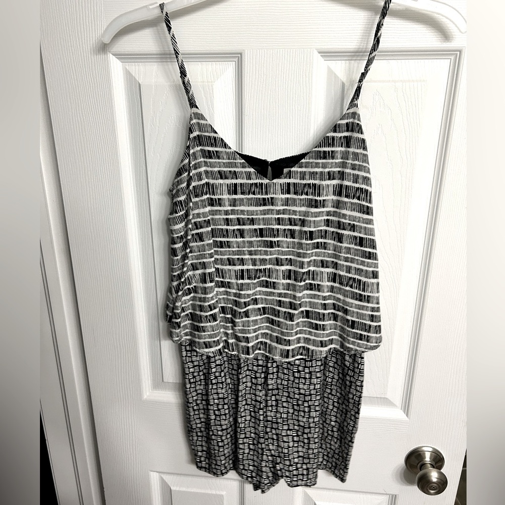 ✨ Old Navy Two Pattern Short Romper